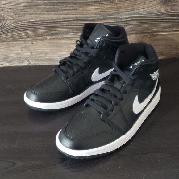 New Nike Air Jordan 1 Mid Womens Black Sneakers Size 7 Streetwear Casual - Picture 7 of 10